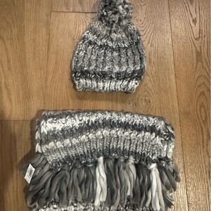 Women’s Gap winter hat and scarf set